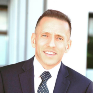 El abogado Max Herrera apoya a los inmigrantes